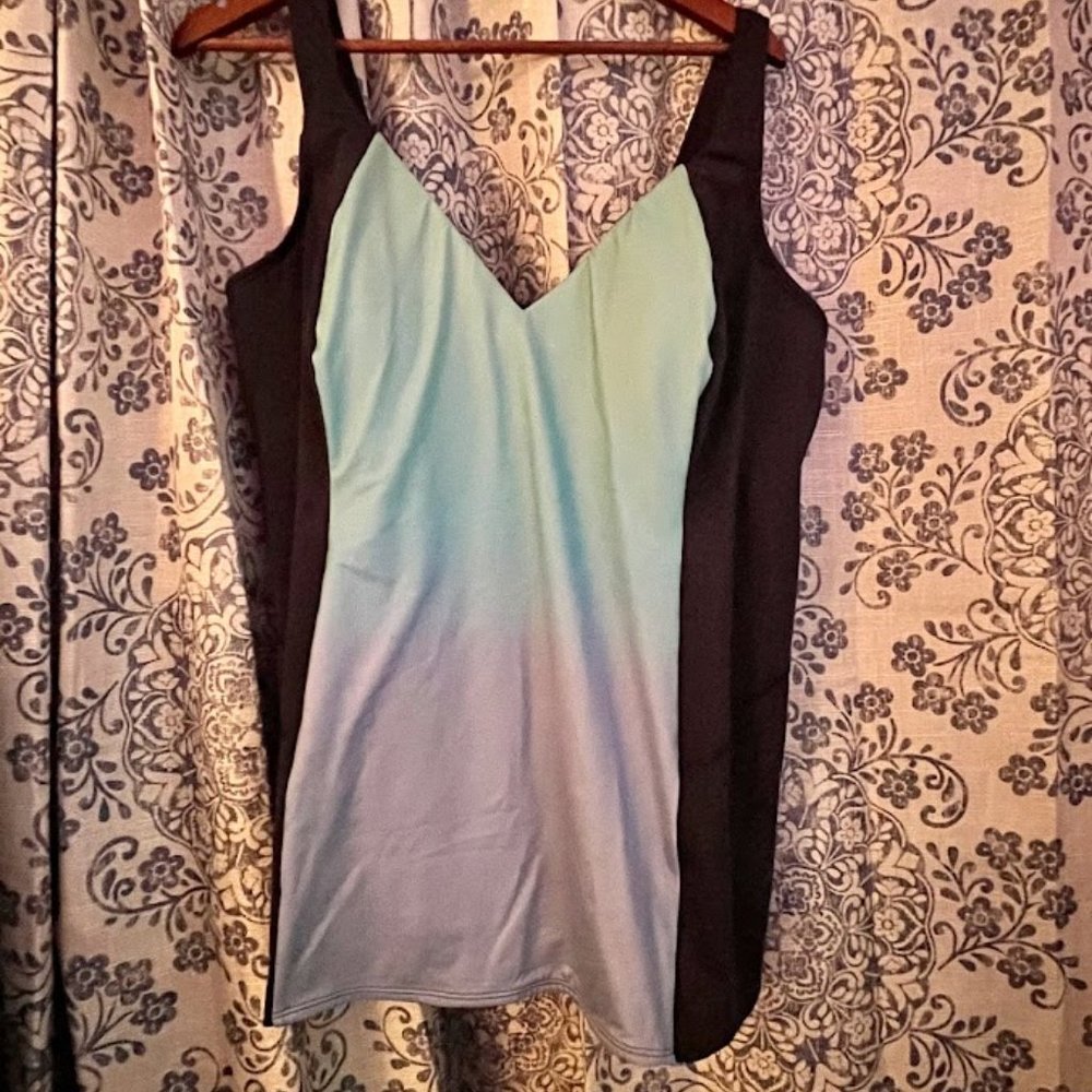 *NWT* "Livi Active", No-Wire Swim Tankini Top (Size 24)